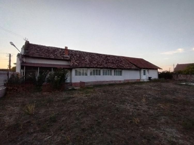 Casă cu 4 camere în Felnac