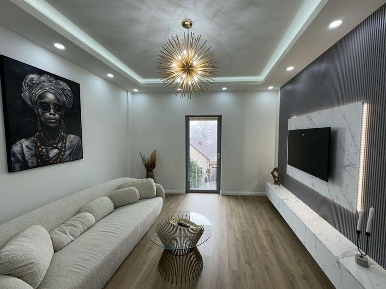 Apartament cu 3 camere decomandat în Central