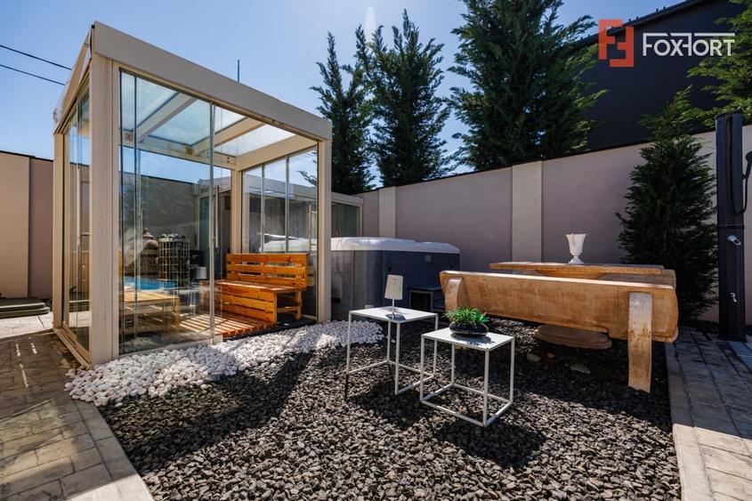 Casă individuală cu 6 camere cu Piscina în Moșnița Nouă