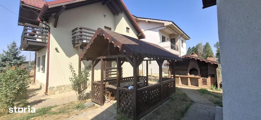 Casă cu 8 camere cu Teren 776 Mp în Central