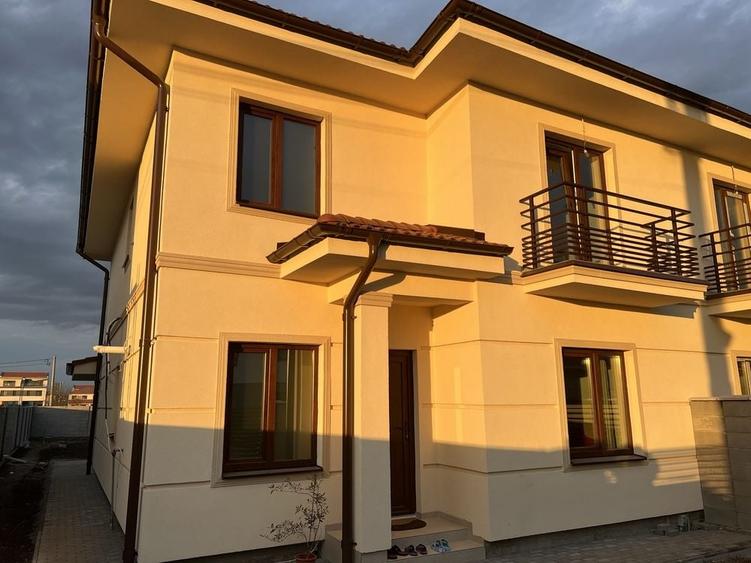 Casă cu 4 camere cu Teren 857 Mp în Dumbrăvița