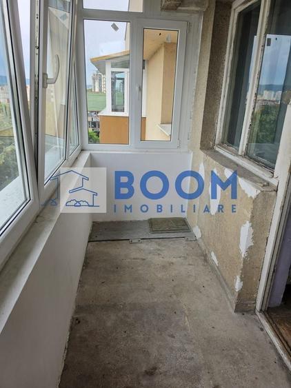 Apartament cu 4 camere decomandat în Traian