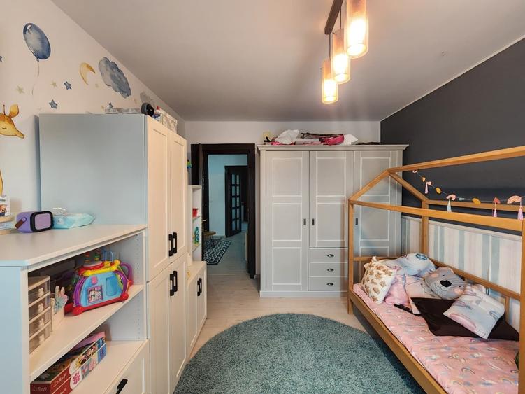 Duplex cu 4 camere cu Canalizare în Valea Adâncă