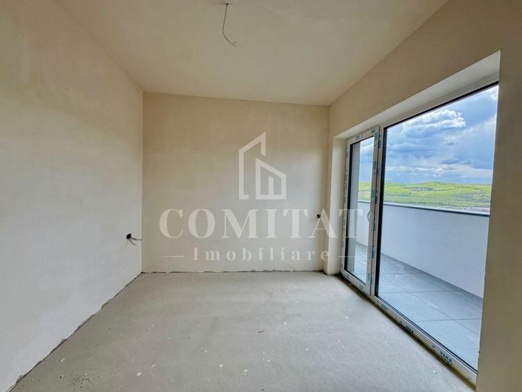Apartament cu 3 camere semidecomandat în Dâmbul Rotund