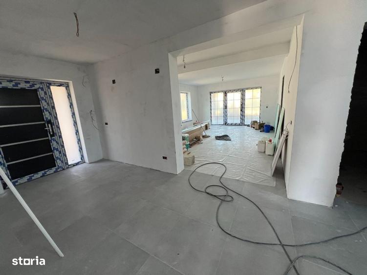 Casă cu 4 camere în Mărăcineni