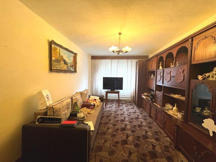 Apartament cu 4 camere decomandat în Central