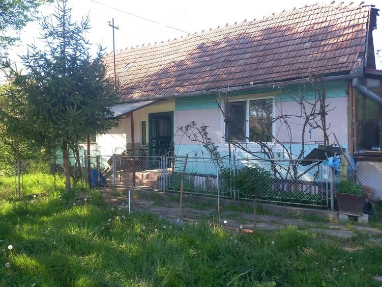 Casă cu 2 camere cu Teren 4300 Mp în Fodora