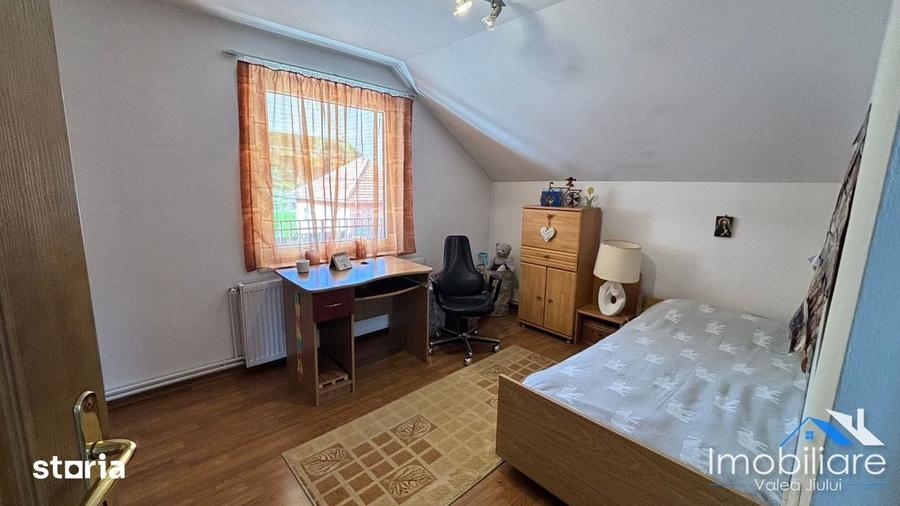 Casă cu 4 camere cu Teren 370 Mp în Central