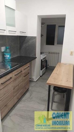 Garsonieră decomandată în Far
