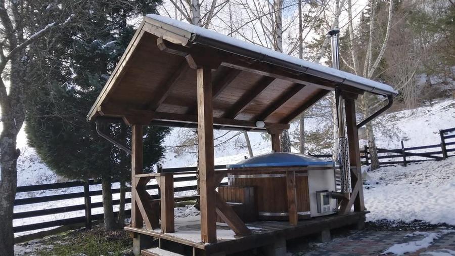Casă individuală cu 5 camere cu Canalizare în Colibița