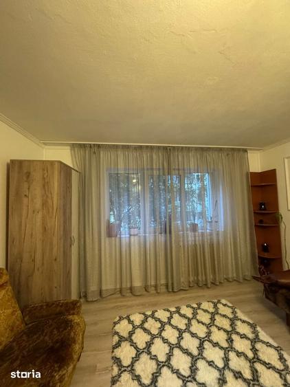 Apartament cu 3 camere în Decebal
