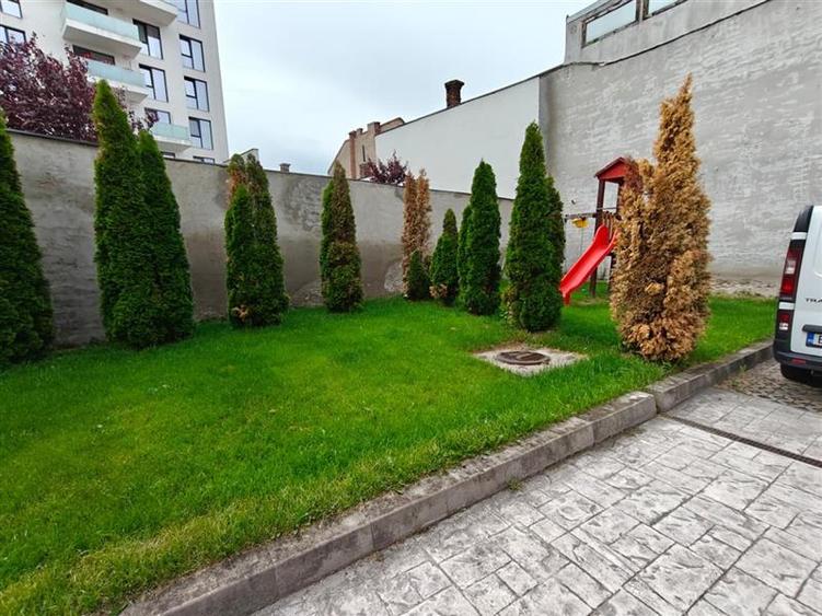 Apartament cu 3 camere circular, mobilat în Central