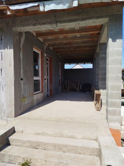 Casă cu 2 camere decomandat în Girișu de Criș