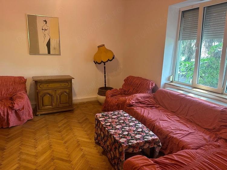 Apartament cu 3 camere decomandat în Dâmbovița