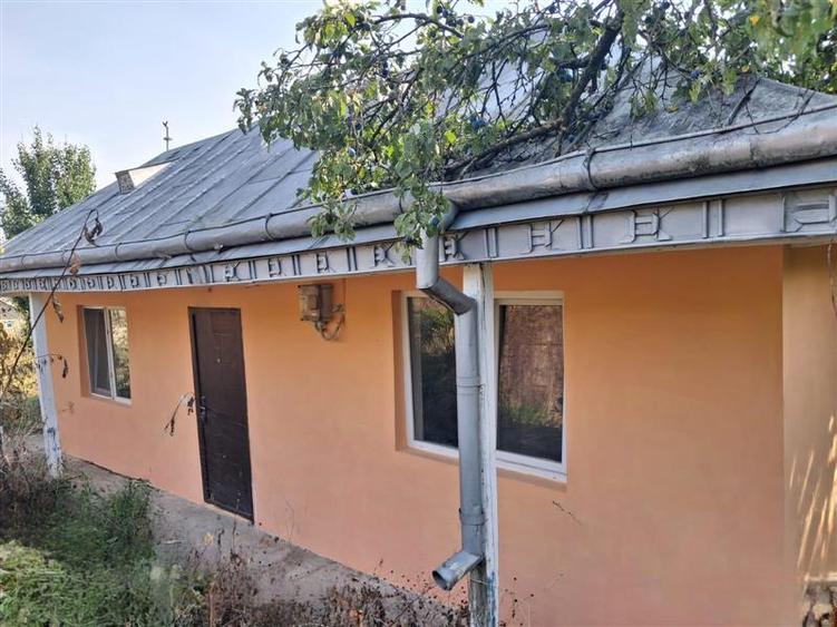 Casă individuală cu 2 camere cu Teren 1688 Mp în Movileni