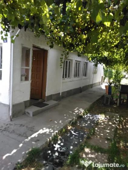 Casă cu 4 camere cu Teren 1000 Mp în Ghindeni