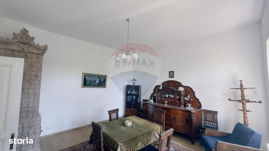 Casă cu 4 camere în Central