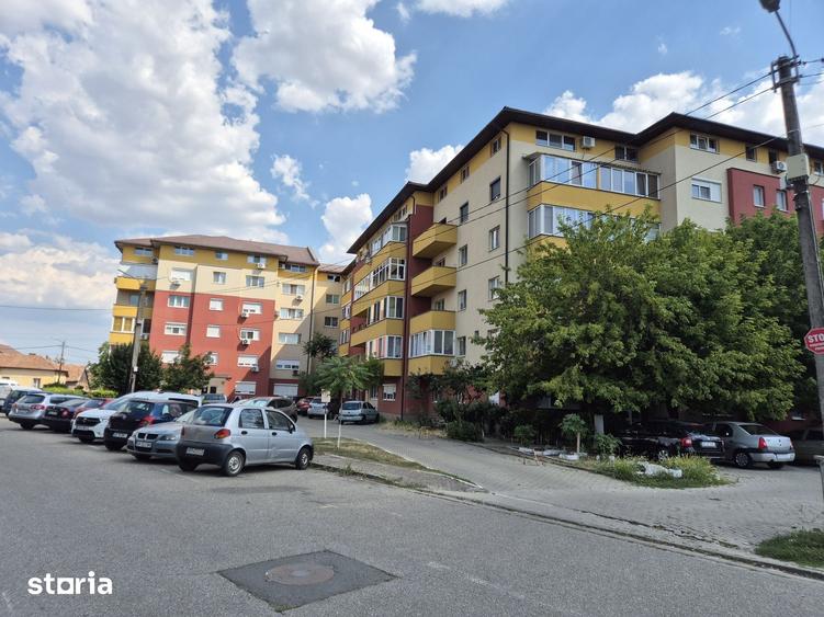 Vand apart. 1 cam., centrala ,lift , bloc nou, zona Alfa - 8