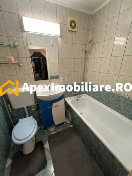 Apartament cu 3 camere semidecomandat în Giurgiului