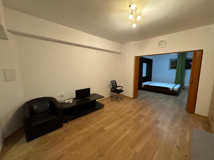 Apartament cu 2 camere semidecomandat, mobilat în P-ța Sfinții Voievozi