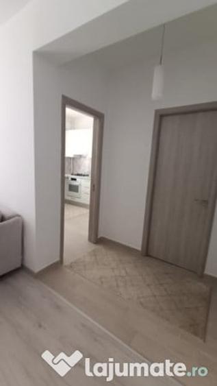 Garsonieră decomandată în Roșu