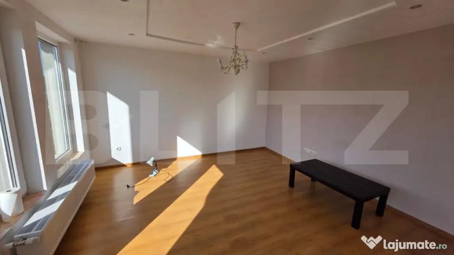 Casă cu 4 camere cu Teren 1000 Mp în Central