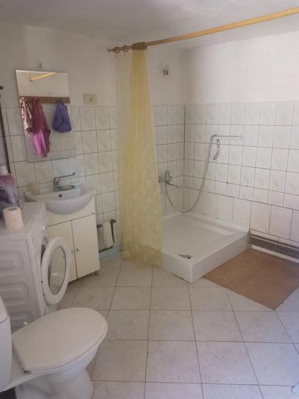 Casă cu 6 camere cu Teren 500 Mp în Moșnița Veche