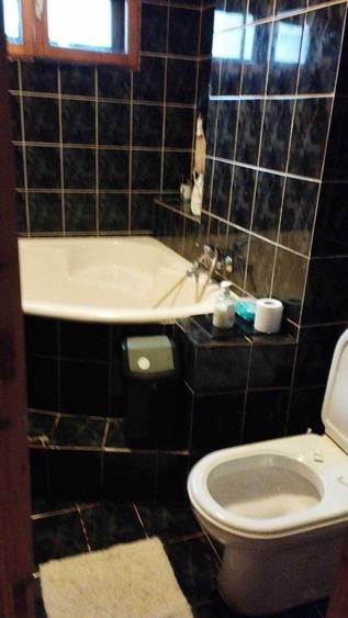 Apartament cu 3 camere semidecomandat în Podu Roș