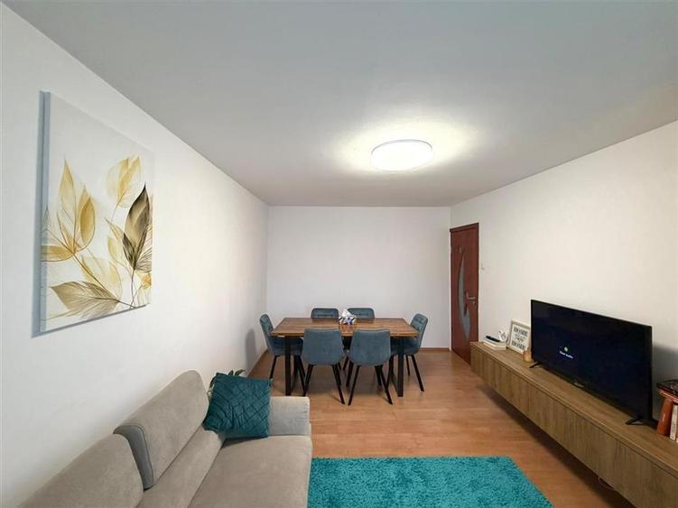 Apartament cu 3 camere decomandat în Rogerius
