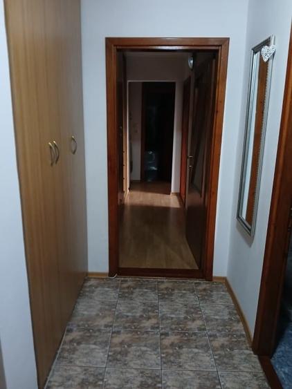 Apartament cu 3 camere decomandat, mobilat în Bucovina