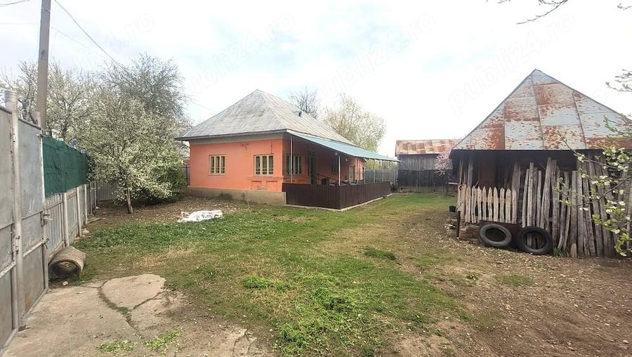Casă cu 3 camere în Bulzești