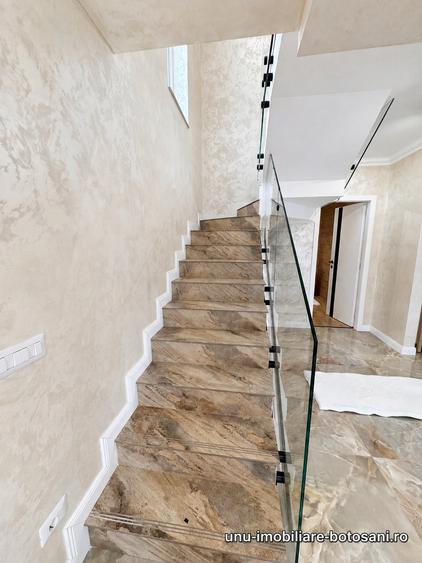 Casă cu 4 camere cu Teren 250 Mp în Periferie