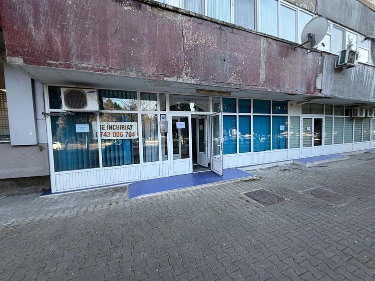 Spațiu comercial, de 125 mp, în Petros