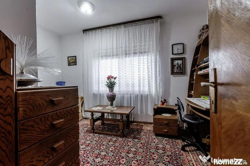 Casă cu 8 camere cu Canalizare în Nord