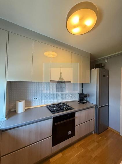 Apartament cu 2 camere decomandat în Tractorul