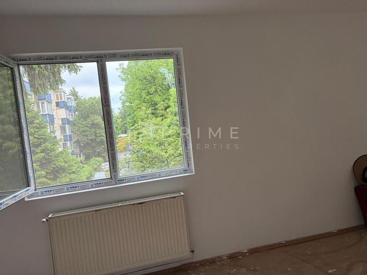 Apartament cu 3 camere semidecomandat în Dâmbu Pietros