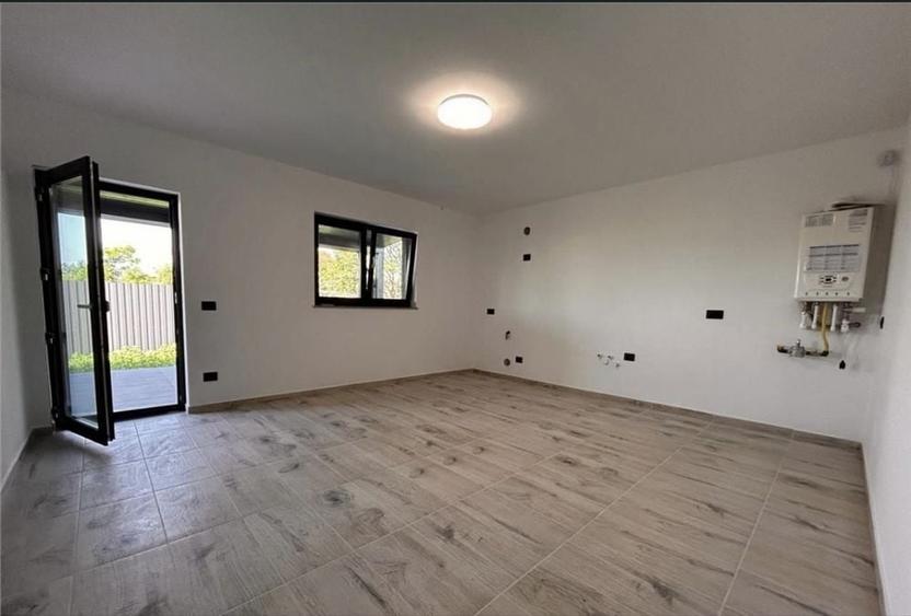 Casă cu 3 camere în Letea Veche