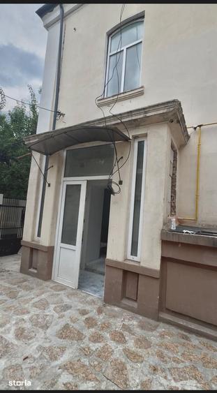 Casă cu 5 camere cu Teren 300 Mp în Central