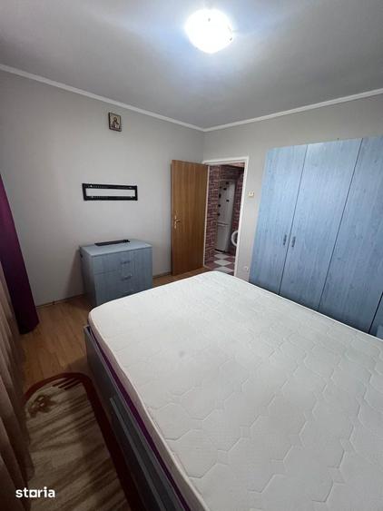 Apartament cu 3 camere decomandat în Berceni