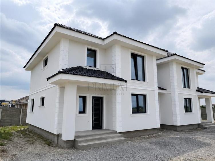 Duplex cu 4 camere cu Canalizare în Moșnița Nouă