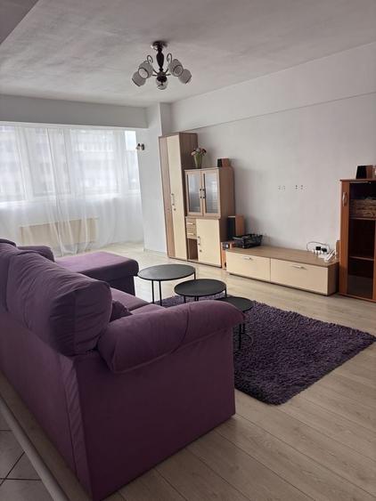 Apartament cu 3 camere decomandat în Tudor