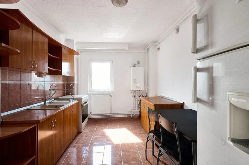Apartament cu 4 camere decomandat în Găvana