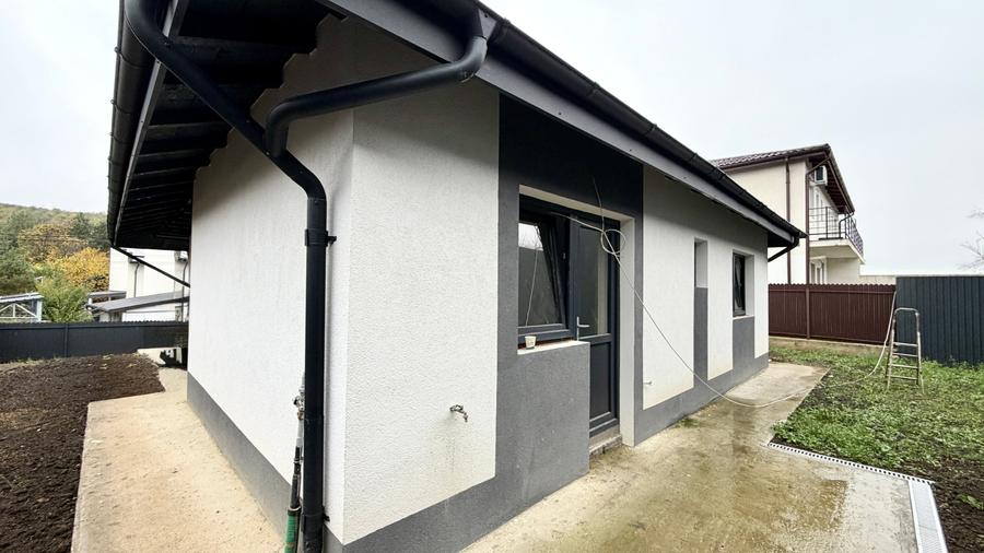 Casă individuală cu 4 camere decomandat cu Teren 400 Mp în Vișan
