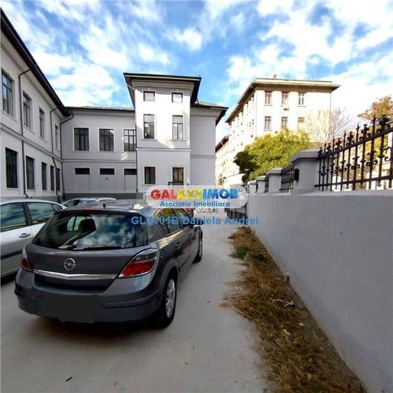 Casă individuală cu 40 camere cu Teren 885 Mp în Calea Victoriei