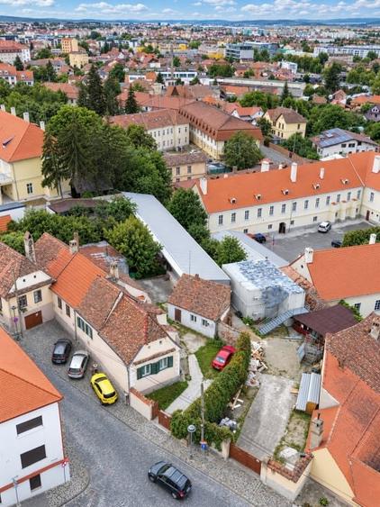 Casă individuală cu 4 camere cu Canalizare în Ultracentral
