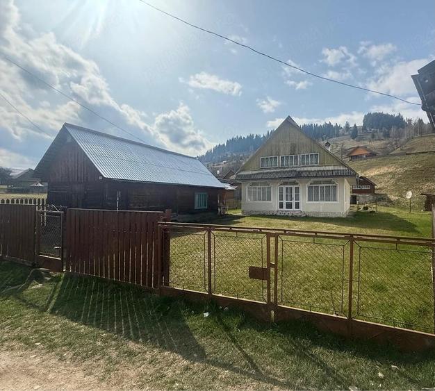 Casă cu Teren 1300 Mp în Ceahlău