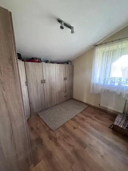 Casă cu Teren 2500 Mp în Siret