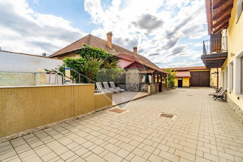 Casă individuală cu 6 camere cu Piscina în Mândra