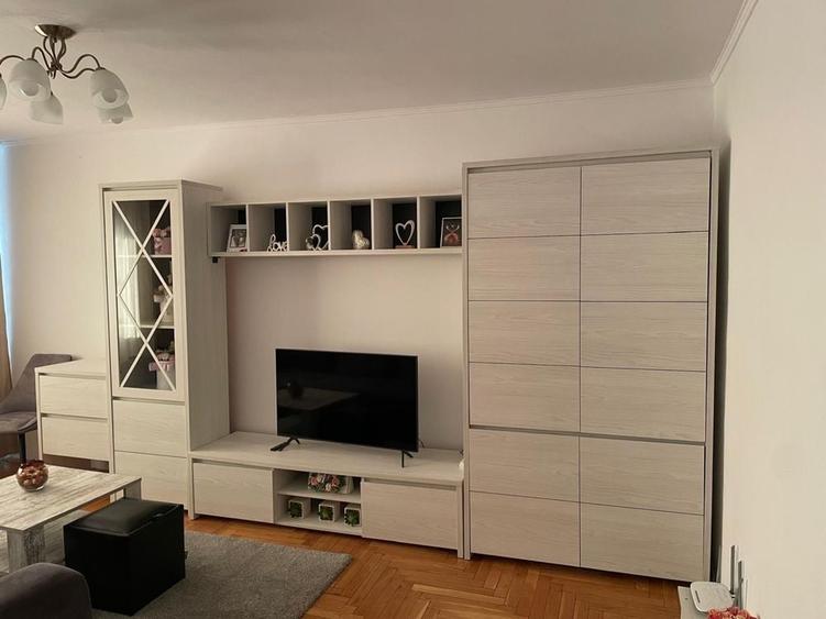 Apartament cu 3 camere decomandat în Rogerius
