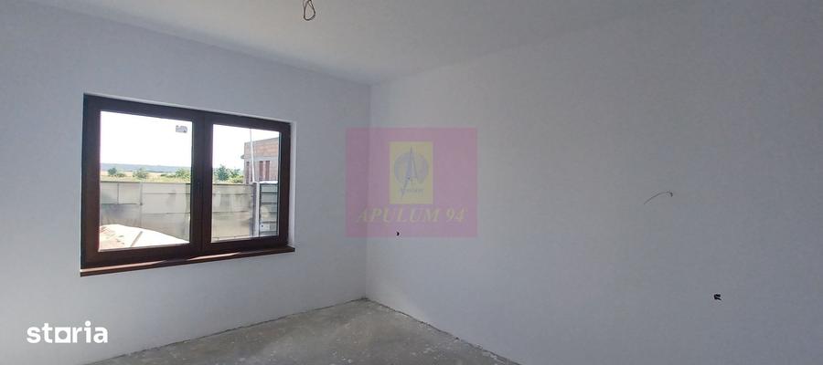 Casă cu 4 camere cu Piscina în Săbăreni